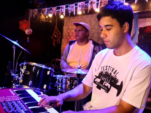 Coletivo “Favela Instrumental” abre inscrições para oficinas musicais gratuitas